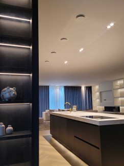 Wandkast met verlichting