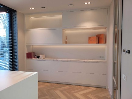 Wandkast met verlichting